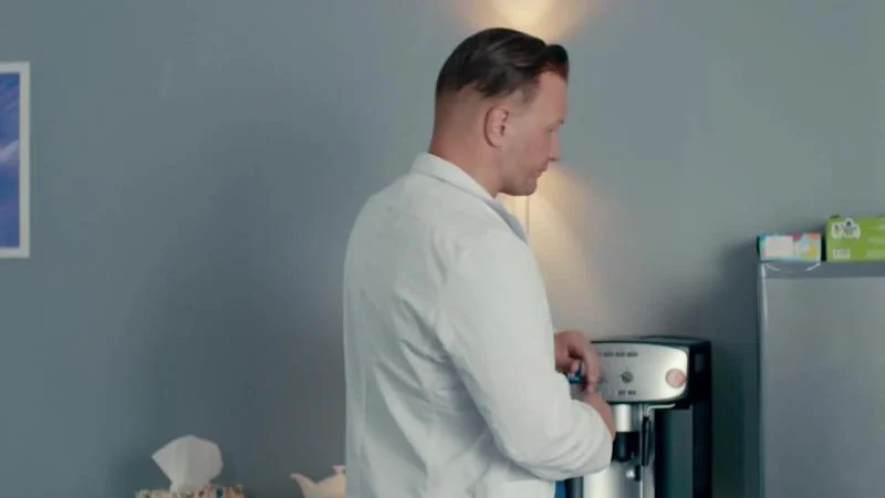 Кадры из сериала Акушер (2022)